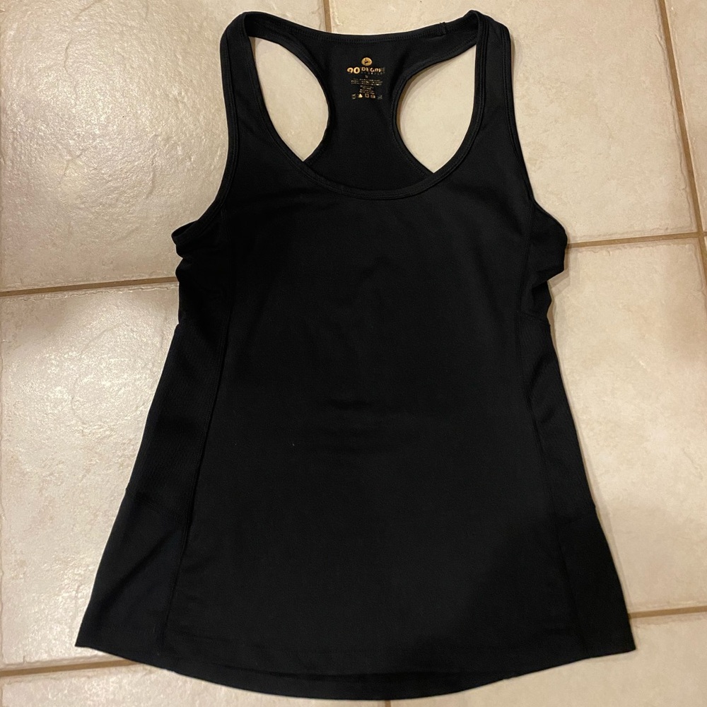 90 degree by reflex. Size m. Black tank top